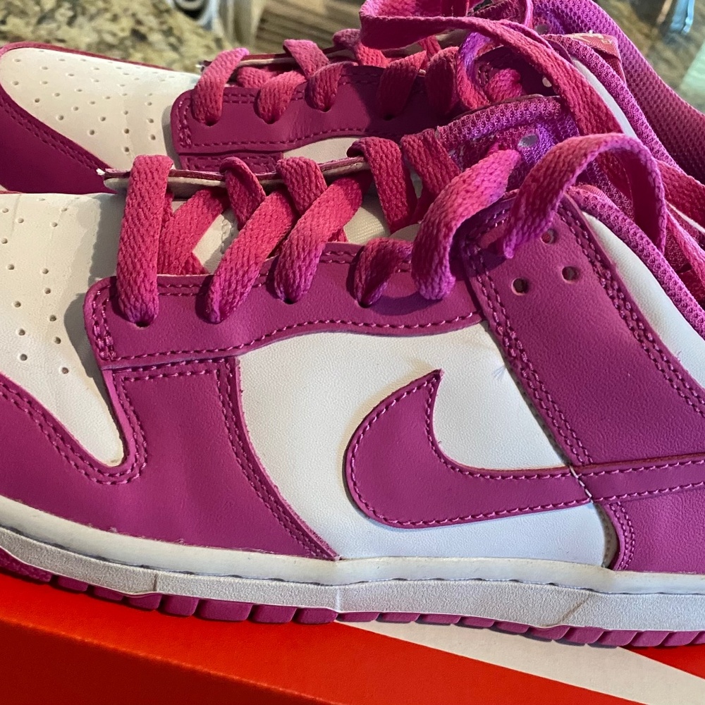 Fuchsia low dunks